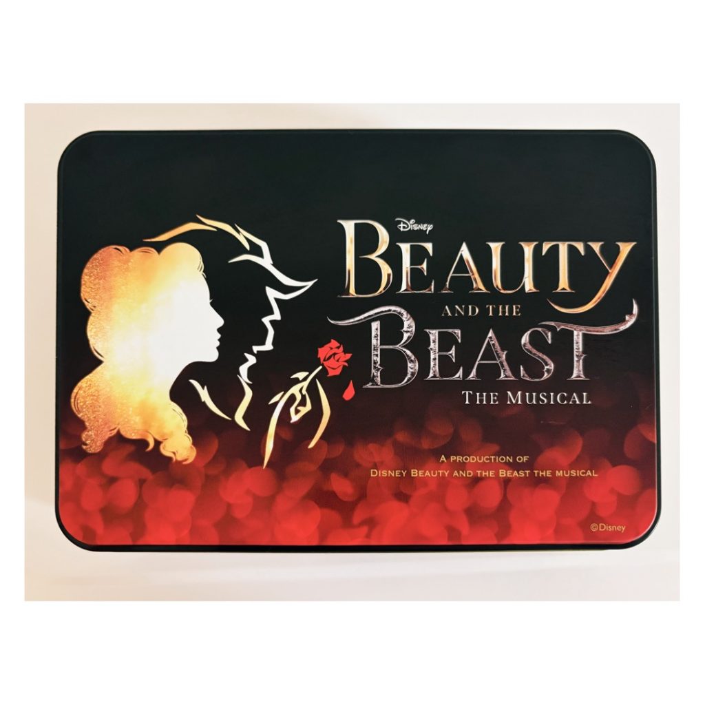 美女と野獣のロマンチックな世界を閉じ込めたような、赤と黒のギフト缶。